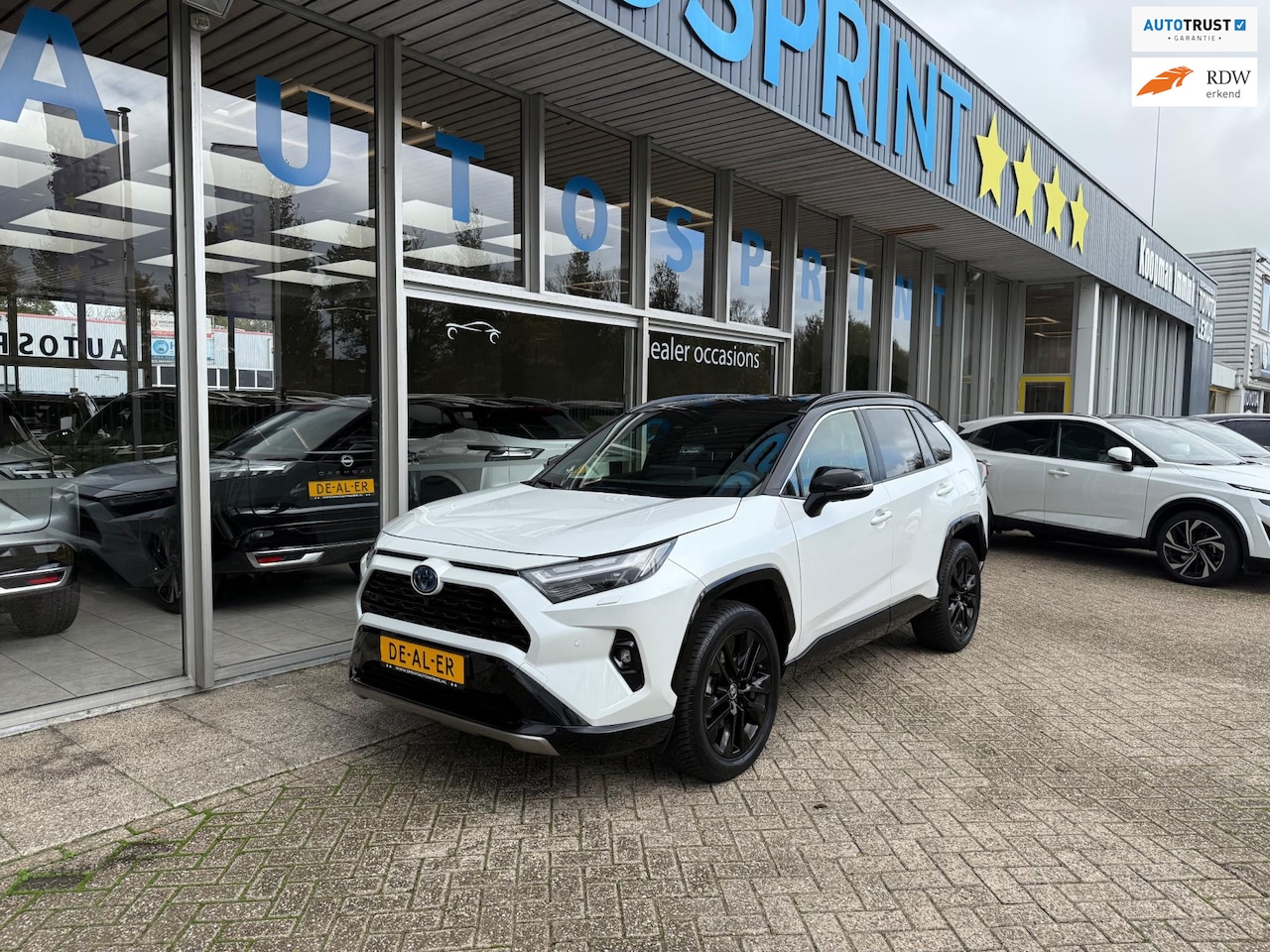 Toyota RAV4 - 2.5 Hybrid Style 218PK / NAVIGATIE / ACHTERUITRIJCAMERA / ELEKTRISCHE ACHTERKLEP - AutoWereld.nl