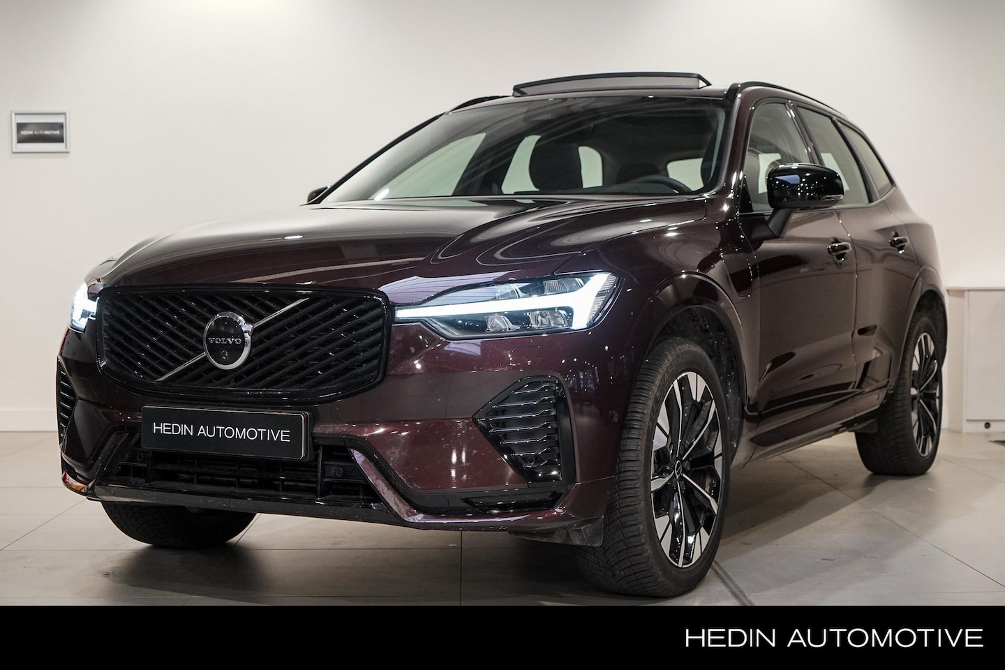 Volvo XC60 - T6 Plug-in hybrid AWD Ultra Dark | Panoramadak | Harman/Kardon | Stoelverwarming V+A | Ron - AutoWereld.nl