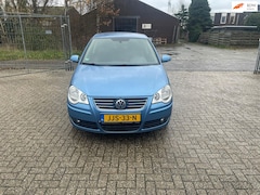 Volkswagen Polo - 1.4-16V Highline