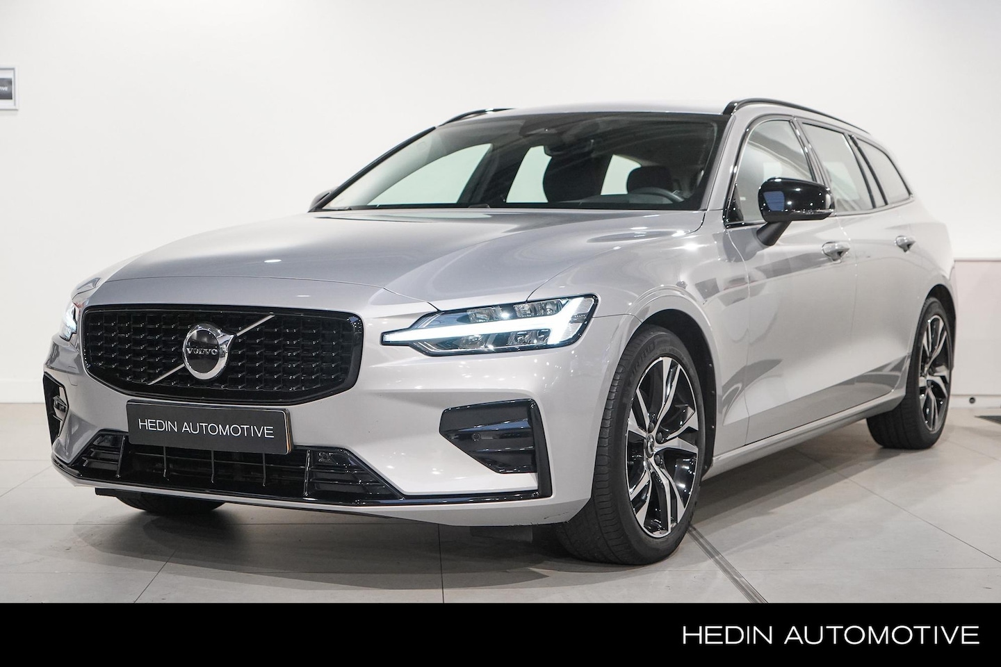Volvo V60 - 2.0 B3 Plus Dark Mild Hybride Automaat 163Pk - AutoWereld.nl