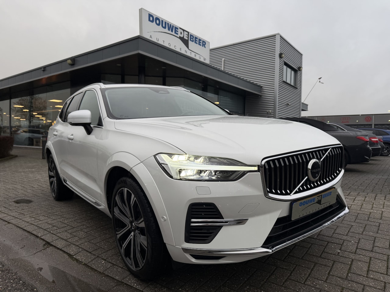 Volvo XC60 - 2.0 T8 Plug-in hybrid AWD Inscription Exclusive Pano-Dak | Trekhaak | HUD | 360-camera | H - AutoWereld.nl