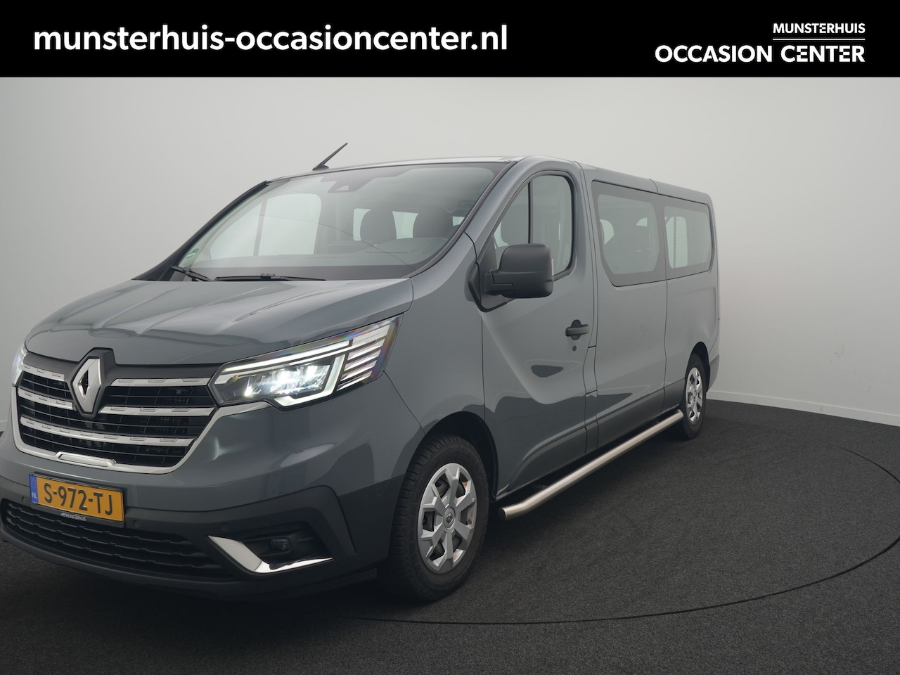 Renault Trafic - - 9 Persoons bus! - All Seasonbanden - Achteruitrijcamera - Cruise Control - Sidebars - Tr - AutoWereld.nl