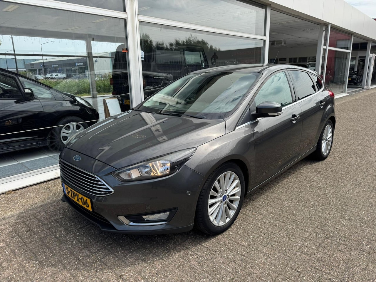 Ford Focus - 1.0 Titanium Edition | 3e eigenaar | Airco | Elektrische ramen | Distributieriem  recent v - AutoWereld.nl