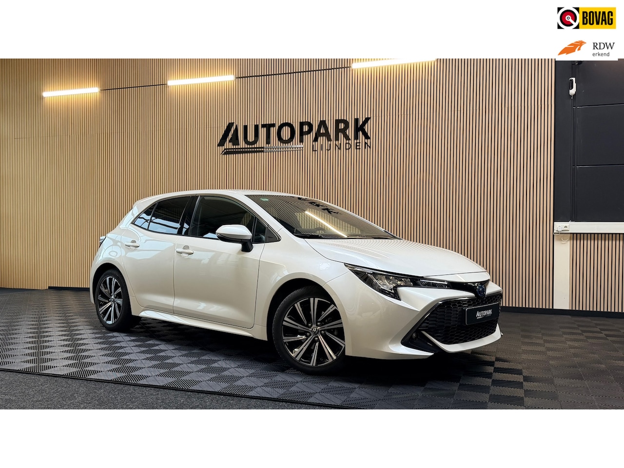 Toyota Corolla - 1.8 Hybrid Business Plus BTW|AUTOMAAT|KEYLESS|CAMERA|LED|DEALERONDERHOUDEN|NAP|NLAUTO|HALF - AutoWereld.nl