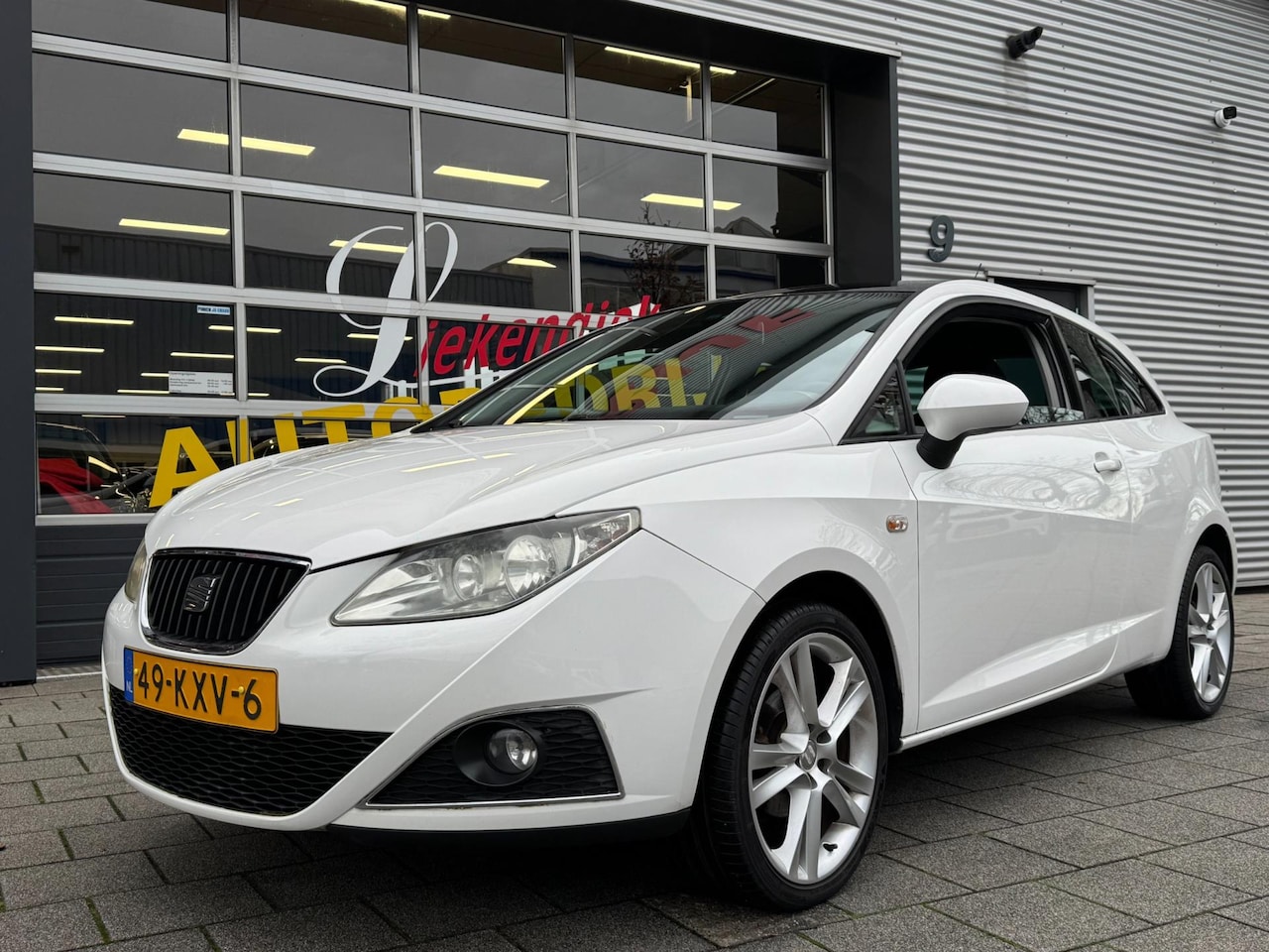 SEAT Ibiza SC - 1.4 Sport - Airco I Sport pakket & Velgen I PDC I Comfort pakket I Zwart dak I - AutoWereld.nl
