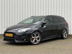 Ford Focus Wagon - 2.0 EcoBoost ST-3|Recaro|Winter-pack|Bliss|Leder