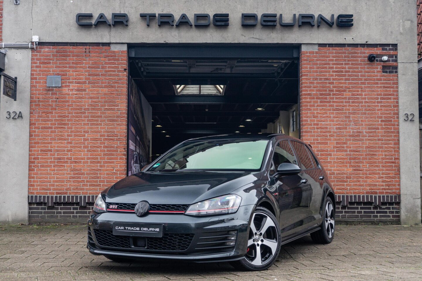 Volkswagen Golf - 2.0 TSI GTI Performance Pano / Camera / DCC - AutoWereld.nl