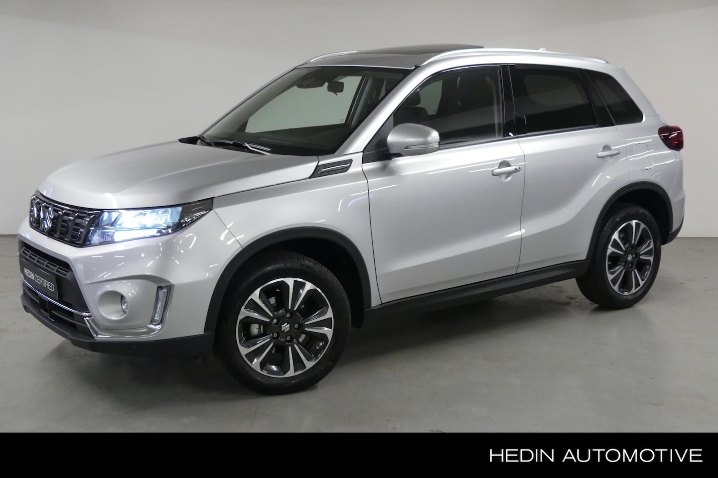 Suzuki Vitara - 1.5 Hybrid Style | Automaat | Multimedia & Navigatie | Panoramadak | Stoelverwarming | Cam - AutoWereld.nl