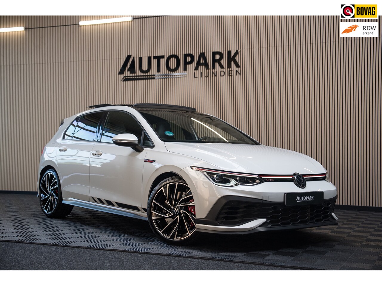 Volkswagen Golf - 2.0 TSI GTI CLUBSPORT PANO/H&K/LEDER/HUD/MEMORY/IQLIGHTS/BLINDSPOT/SFEERVERLICHTING/NURBUR - AutoWereld.nl