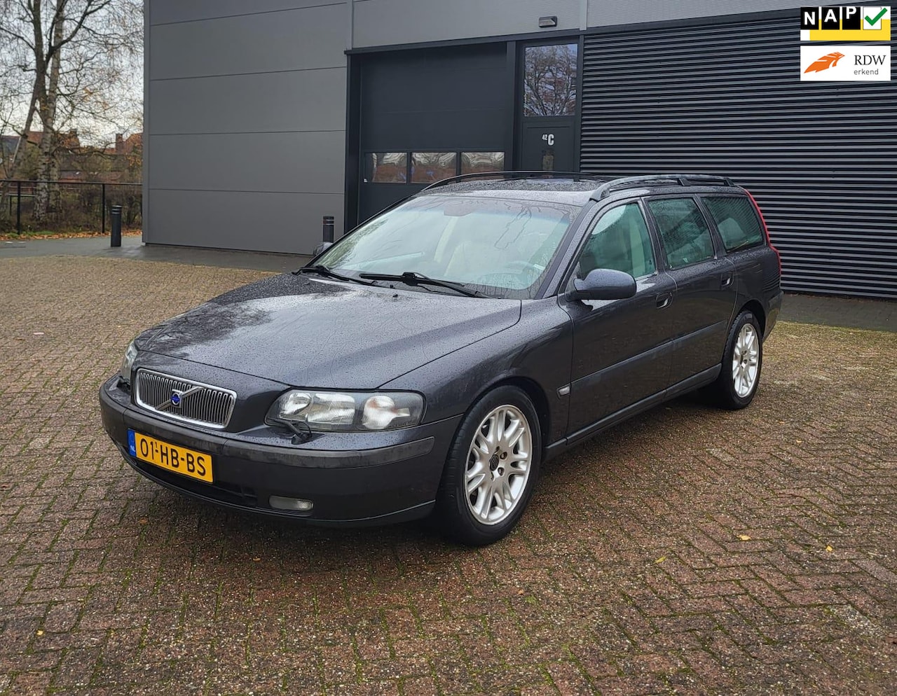 Volvo V70 - 2.4 Automaat, Cruise, Clima, Stoelv, trekhaak! - AutoWereld.nl