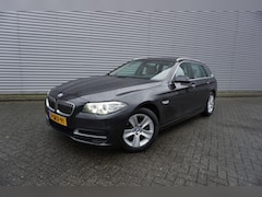 BMW 5-serie Touring - 520i High Luxury Edition AUTOMAAT Navi / Led / Cruise / Leder / Stoelverw. / Trekhaak / Lm