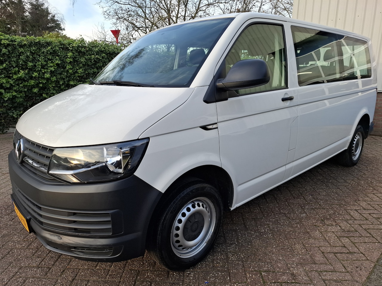 Volkswagen Transporter Kombi - 2.0TSI 23995.- INCL BTW 9-PERSOONS BENZINE 150PK - AutoWereld.nl