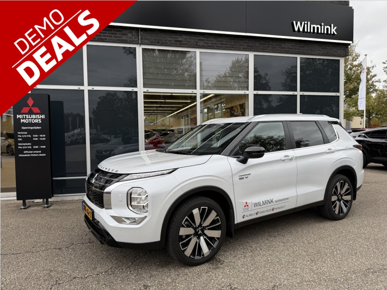 Mitsubishi Outlander - 2.4 PHEV First Ed. | Head up | Elek. Achterklep | Stuur/stoelve - AutoWereld.nl