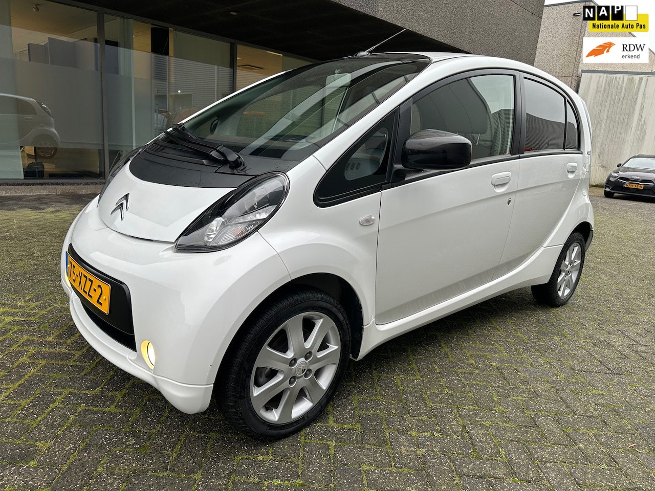 Citroën C-Zero - 4-p 16 kWh CLIMAT AUTOMAAT BJ 9*202 APK 1-2026 - AutoWereld.nl