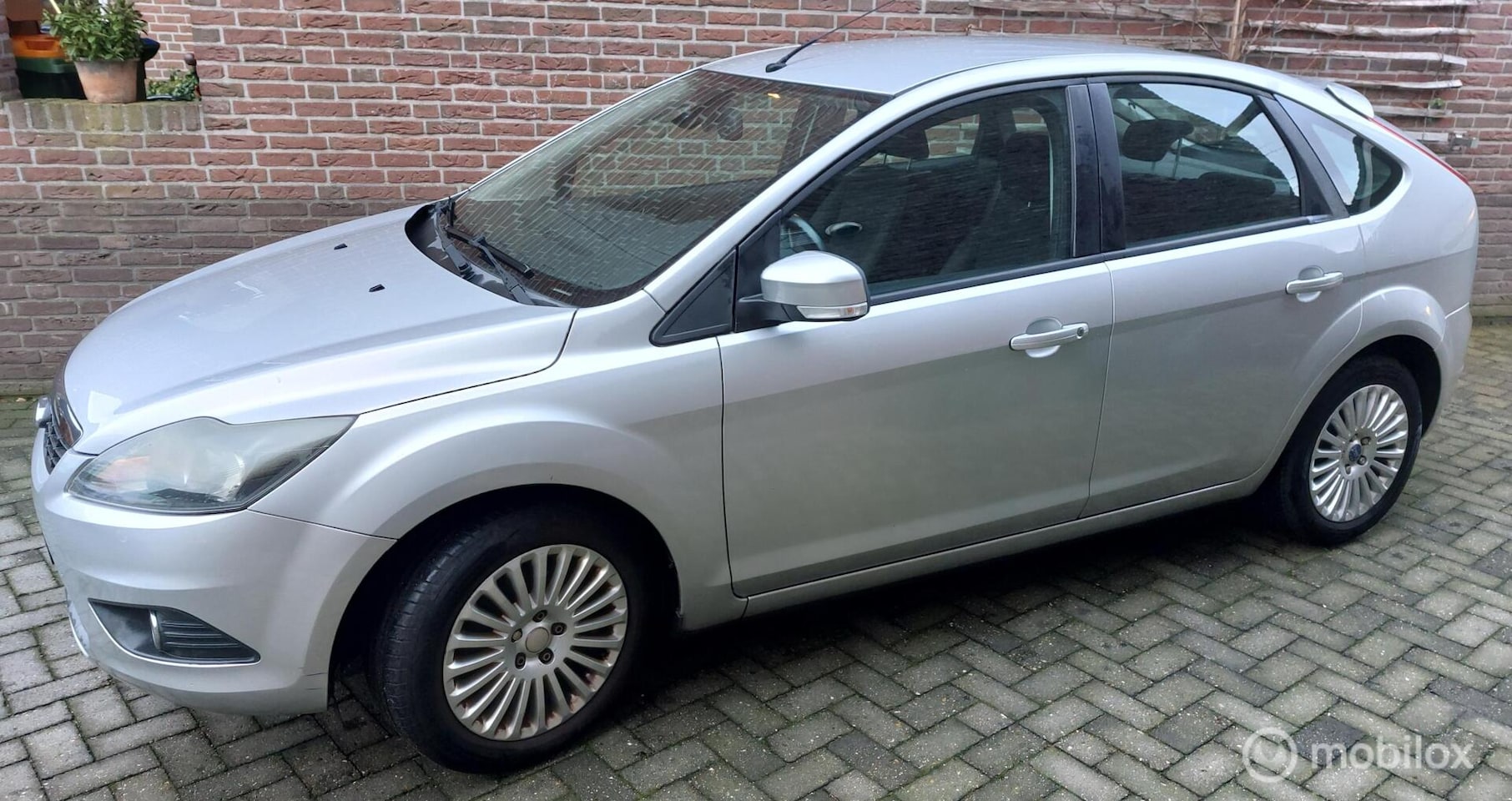 Ford Focus - 1.6 Titanium Trekhaak/Cruise/Airco/Navigatie) - AutoWereld.nl