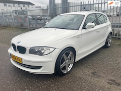 BMW 1-serie - 116i 6-Bak Facelift 5 deurs Sportstoelen LM