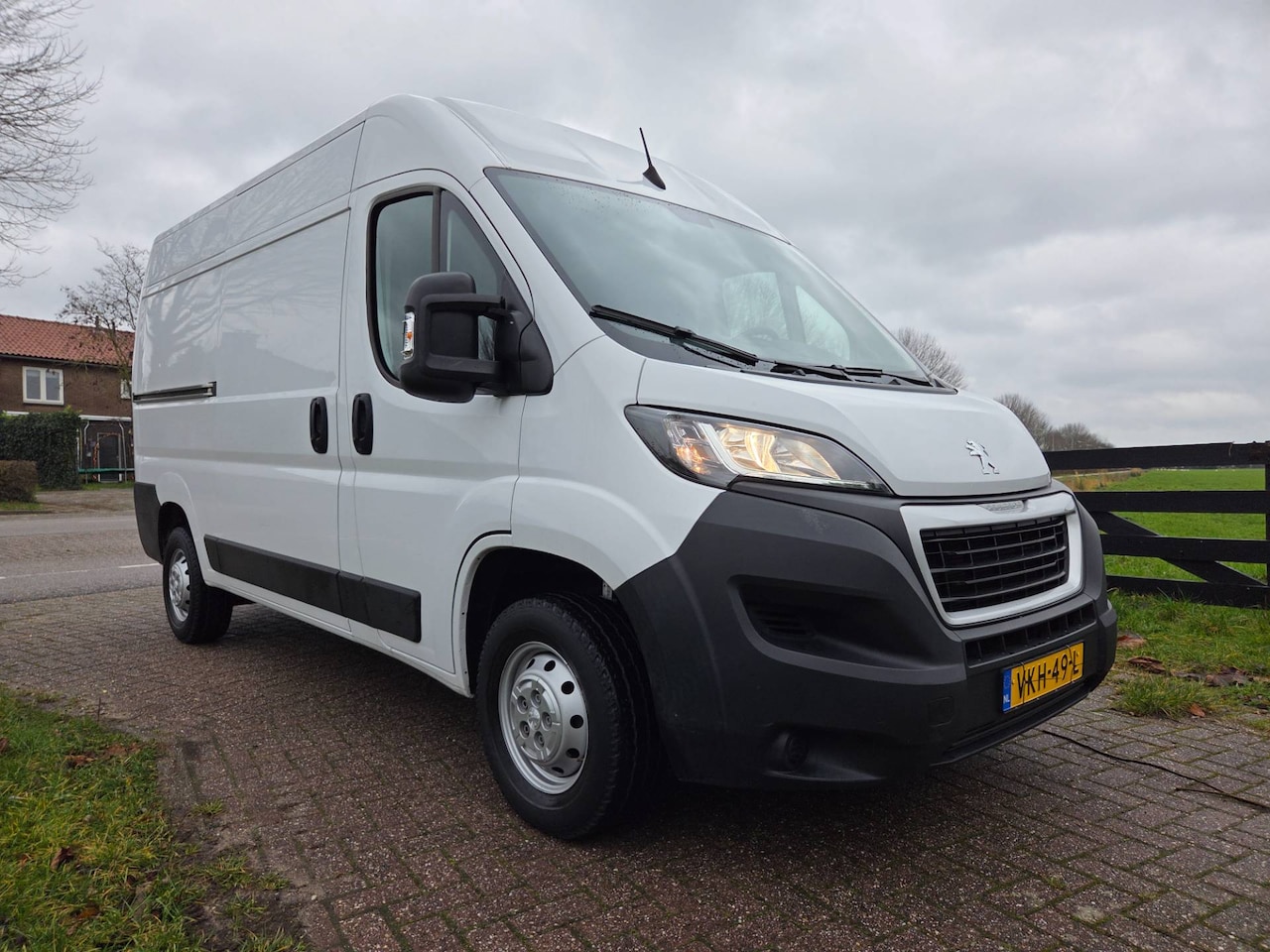 Peugeot Boxer - GB 330 L2H2 BlueHDi 140PK PREMIUM - AutoWereld.nl