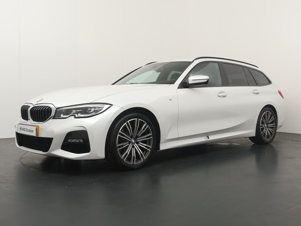 BMW 3-serie Touring - 320i High Executive Edition | Stoelverwarming | Achteruitrijcamera | Trekhaak | - AutoWereld.nl