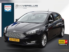 Ford Focus - 1.0 Titanium 1e Eigenaar | Navigatie | Trekhaak | 100% Onderhouden | 12 mnd BOVAG garantie