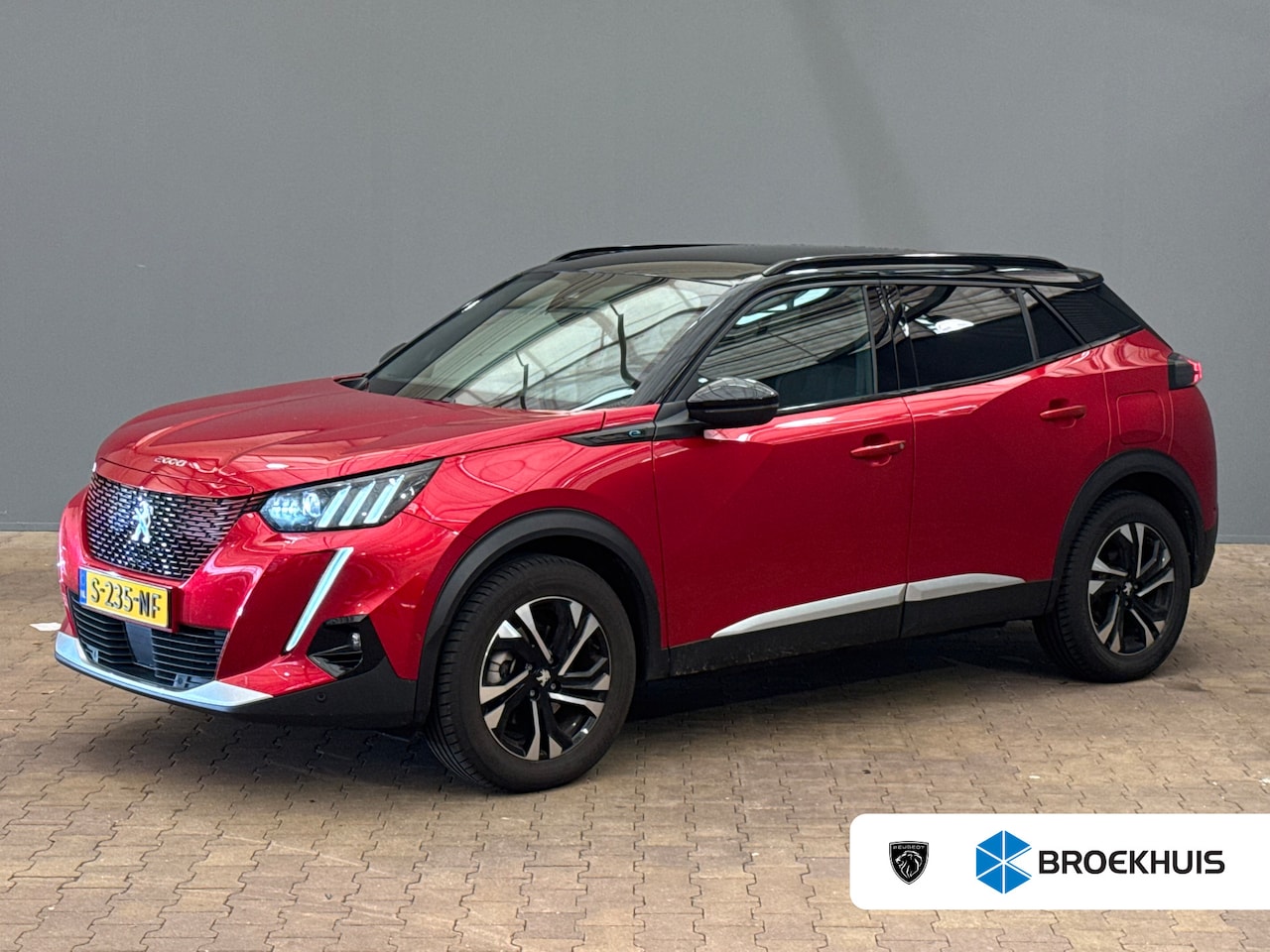 Peugeot e-2008 - EV GT 50 kWh 3-FASE | Camera | Leder\Stof | Clima | Cruise | Keyless | 17'' Lichtmetaal | - AutoWereld.nl