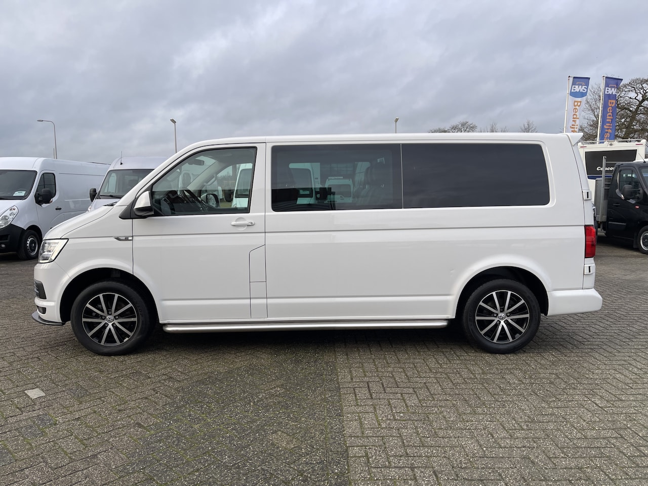 Volkswagen Transporter - 2.0 TDI 150pk automaat L2H1 DC 5 persoons Highline / vaste prijs rijklaar € 34.950 ex btw - AutoWereld.nl