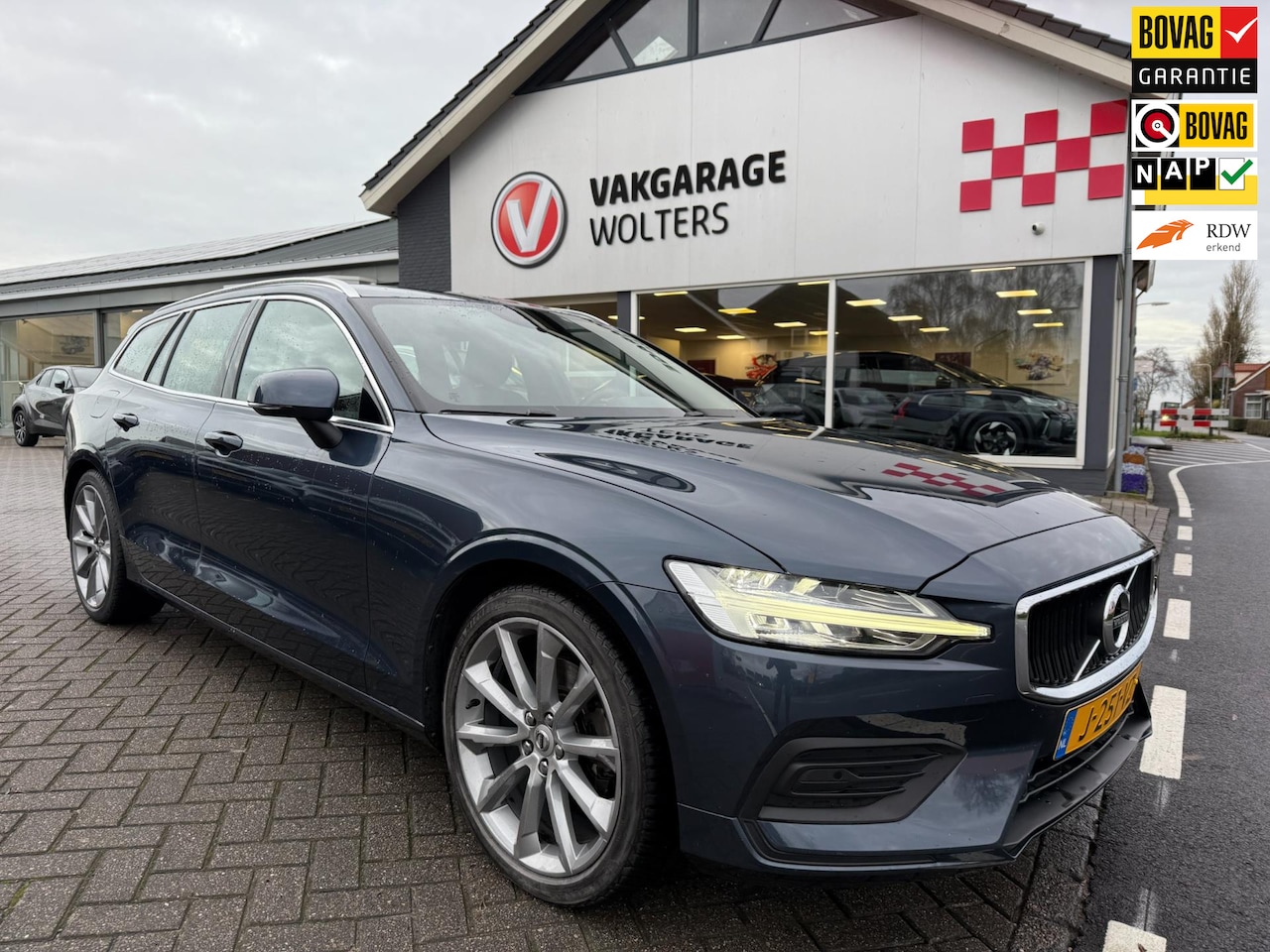 Volvo V60 - 2.0 T4 Inscription RIJKLAARPRIJS! - AutoWereld.nl