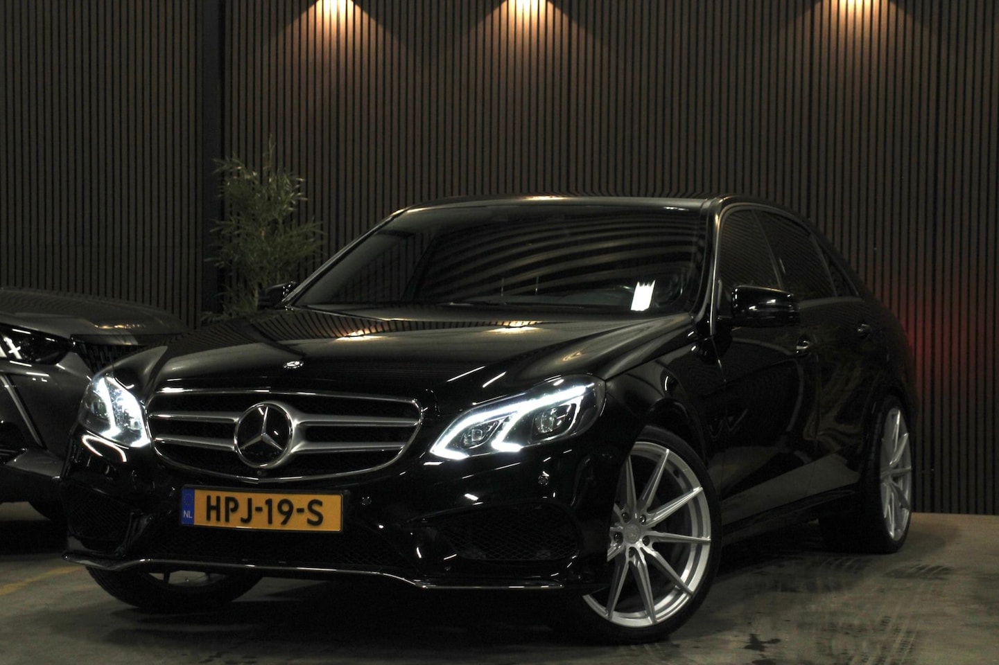 Mercedes-Benz E-klasse - 350d AMG-Line DTR+ AirMatic Distronic 360Cam Navi Leder 20" Yido Perf. - AutoWereld.nl