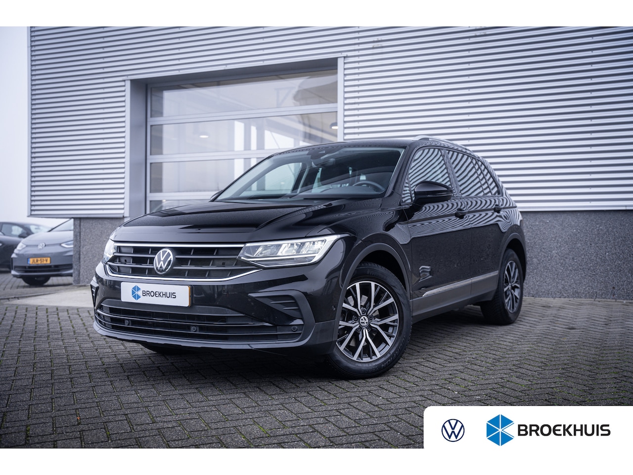 Volkswagen Tiguan - 1.5 TSI Life | Cruise control adaptief | Navigatiesysteem full map | Voorstoelen verwarmd - AutoWereld.nl