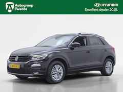 Volkswagen T-Roc - 1.0 TSI Style | Afn. Trekhaak | Navigatie | Carplay |