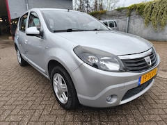 Dacia Sandero - 1.2 16V Black Line, Dealer onderhouden