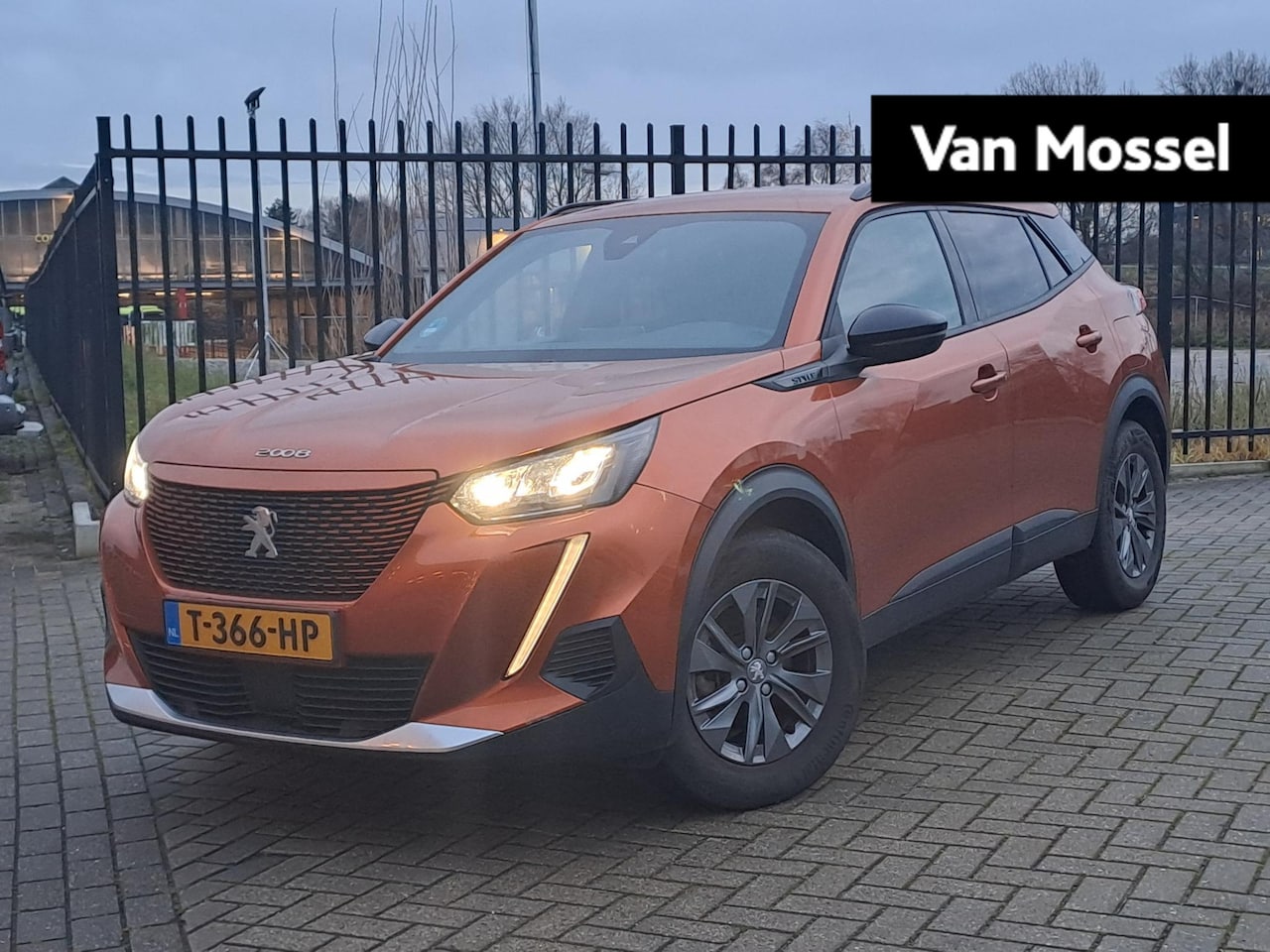 Peugeot e-2008 - EV Style 50 kWh | Camera | Navigatie | Climate control - AutoWereld.nl