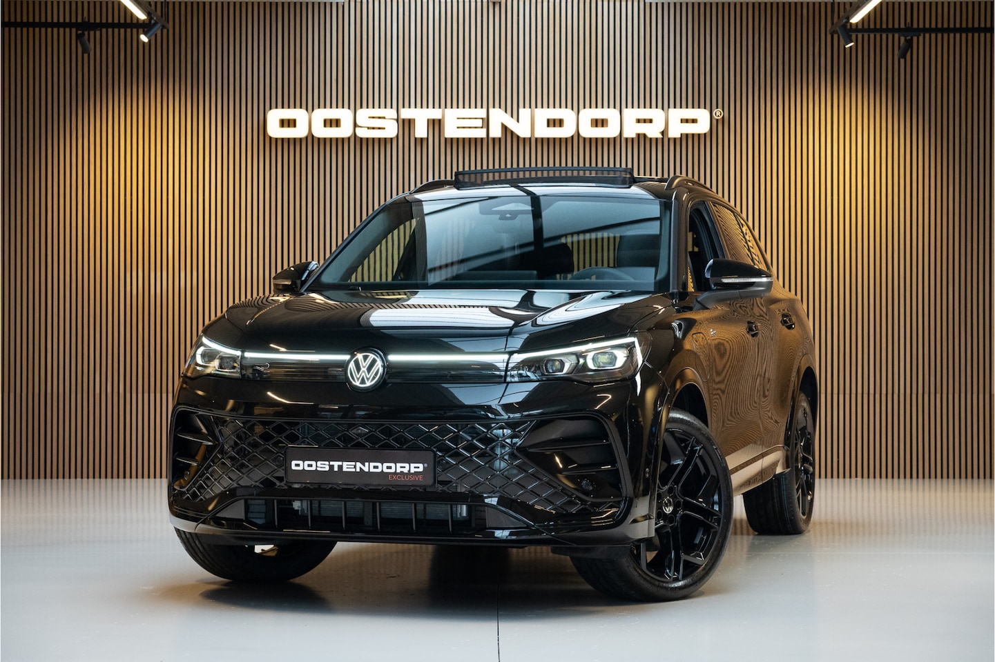 Volkswagen Tiguan - 1.5/272pk eHybrid R-Line Blackstyle|2025|Leer+verwarming+ventilatie+massage|Panoramadak|36 - AutoWereld.nl