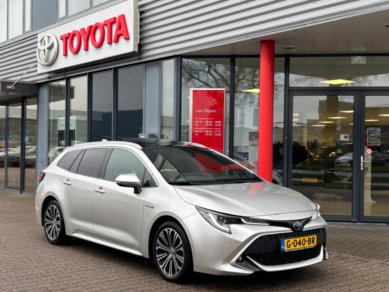 Toyota Corolla Touring Sports - 2.0 Hybrid Premium | Pano/ schuif- dak | Leder | Trekhaak | Vol - AutoWereld.nl