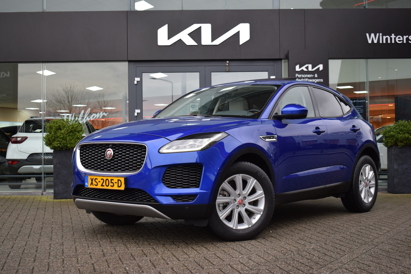 Jaguar E-Pace - 2.0 P200 AWD R-Dynamic S | 360° Camera | Navigatie | Panoramadak | Stoelverwarming | Leder - AutoWereld.nl