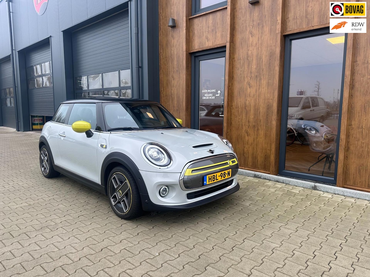 MINI Mini-Electric - Charged 33 kWh S Yours full opttion l camera l leer - AutoWereld.nl