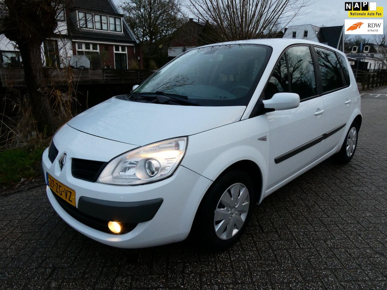 Renault Scénic - 1.6-16V Automaat 94.000km. Clima Cruise Trekhaak 1300kg. - AutoWereld.nl