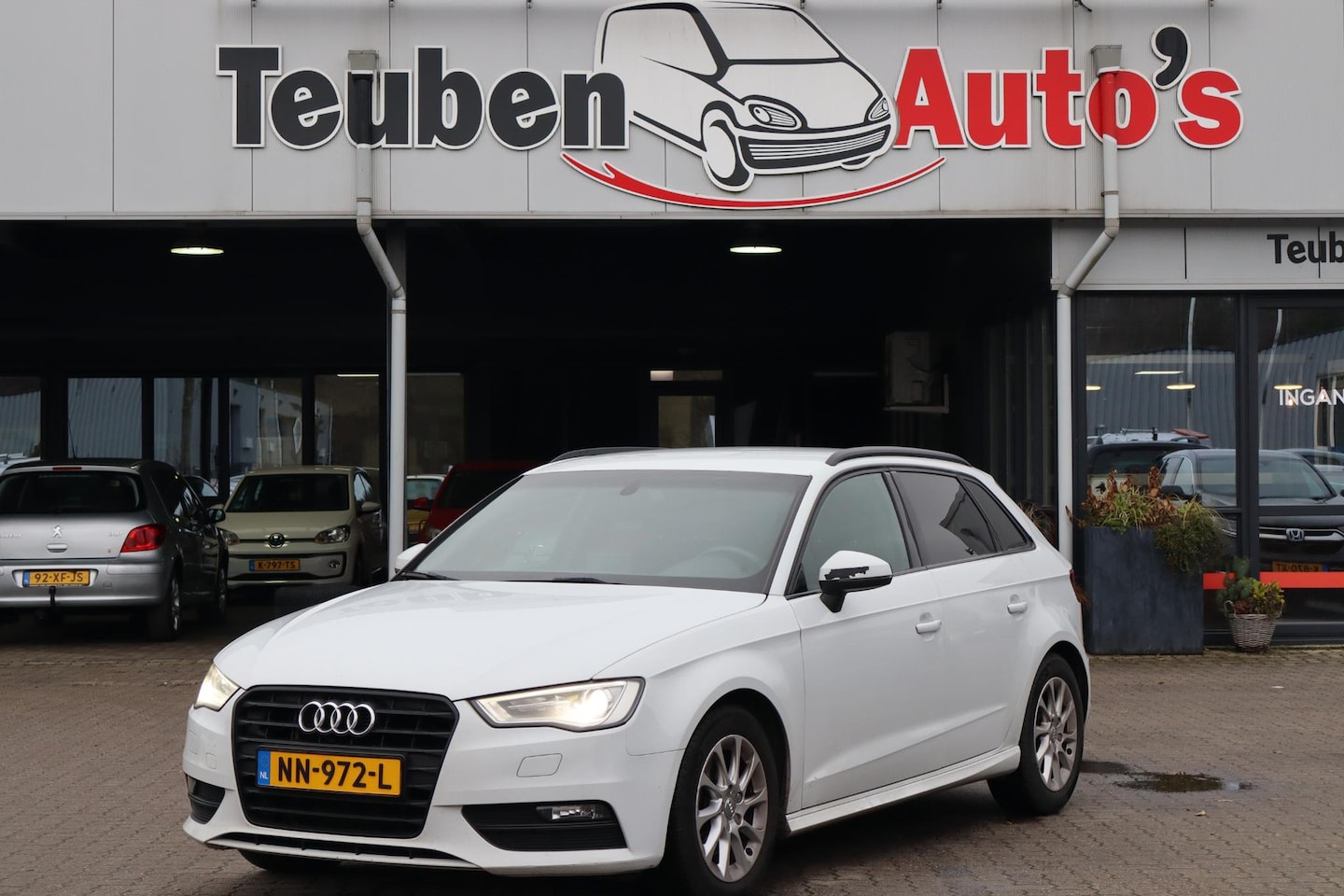Audi A3 Sportback - 1.6 TDI ultra Edition Navigatie, Cruise control, Climate control, Stoelverwarming, Trekhaa - AutoWereld.nl