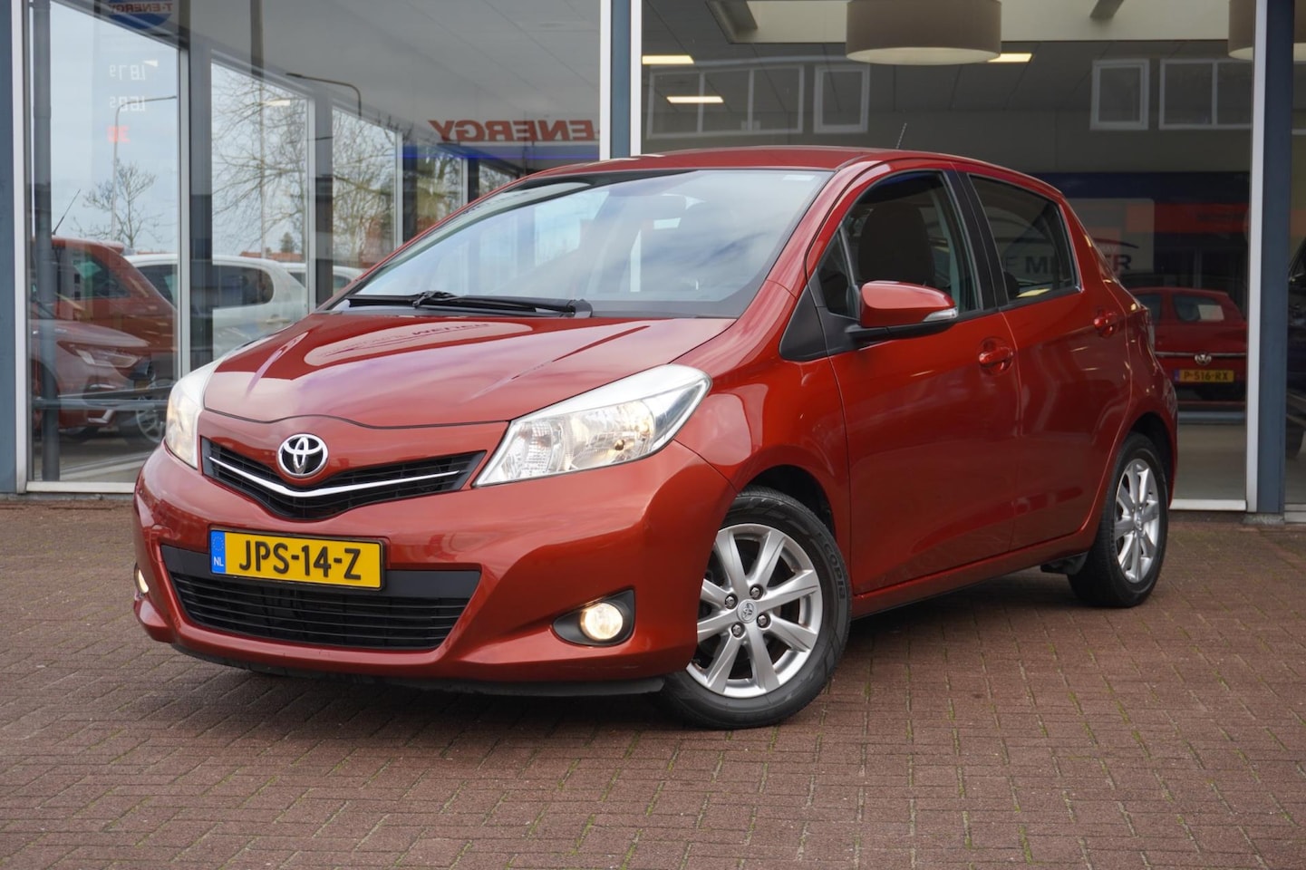 Toyota Yaris - 1.3 VVT-i Comfort | 5deurs | Airco | 55.000KM | Dealerauto | Elek. pakket | LM velgen | In - AutoWereld.nl