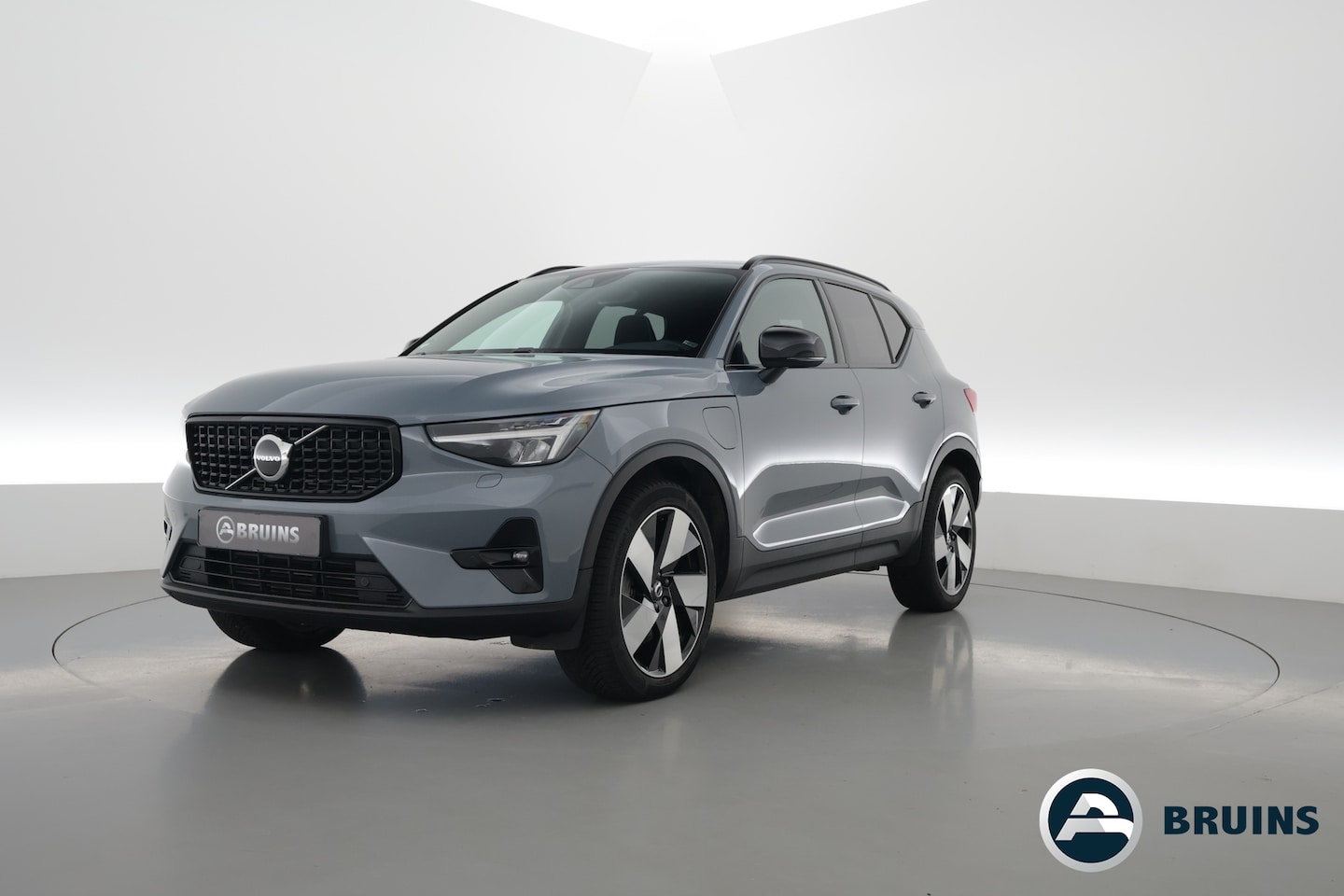 Volvo XC40 - 1.5 T5 Plug-in hybrid Plus Dark Facelift | Trekhaak elek. | 20 inch | elek. Sportstoelen | - AutoWereld.nl