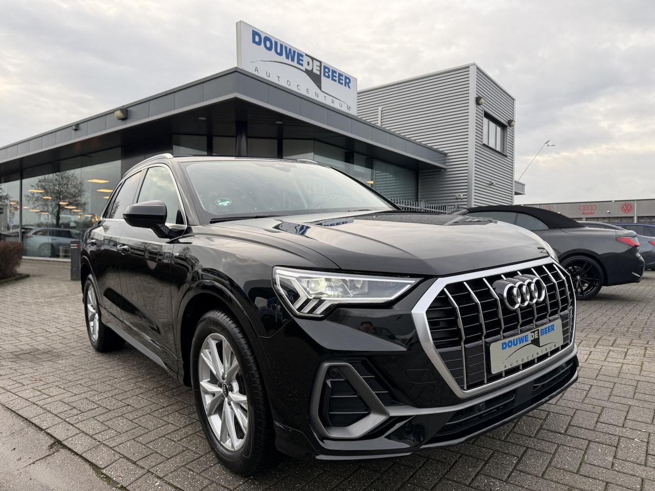 Audi Q3 - 35 TFSI S-line Pano-Dak | Trekhaak | Matrix LED | Stoelverw. - AutoWereld.nl