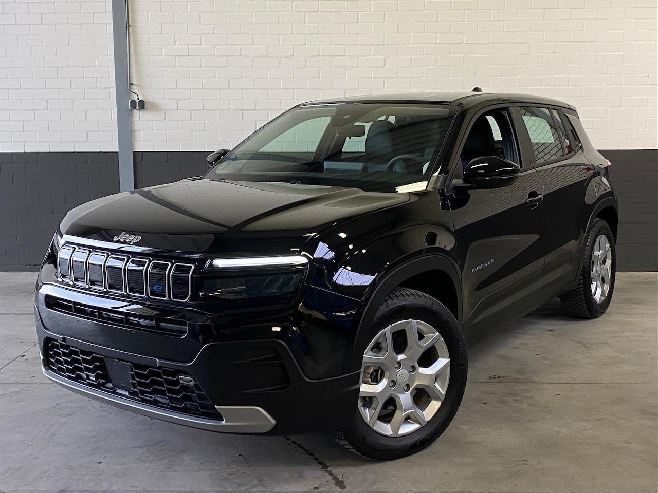 Jeep Avenger - Altitude business, verwarmde stoelen, elektrische achterklep - AutoWereld.nl