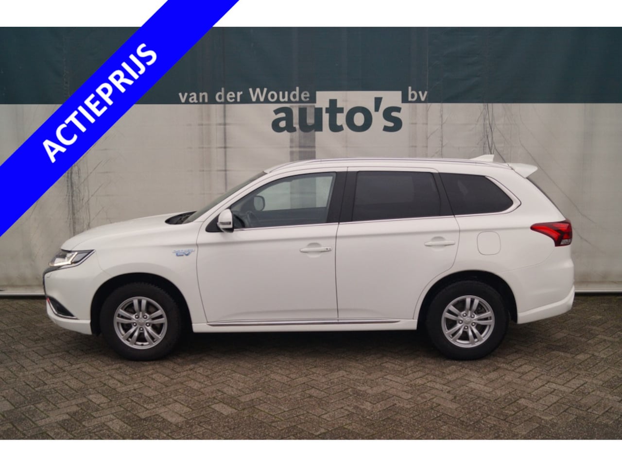 Mitsubishi Outlander - 2.4 PHEV Automaat Pure -ECC-PDC-TREKHAAK- - AutoWereld.nl