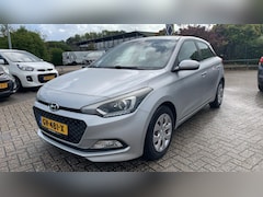 Hyundai i20 - 1.2 HP i-Motion Airco | Bluetooth | Lm velgen | zomer en winterbanden