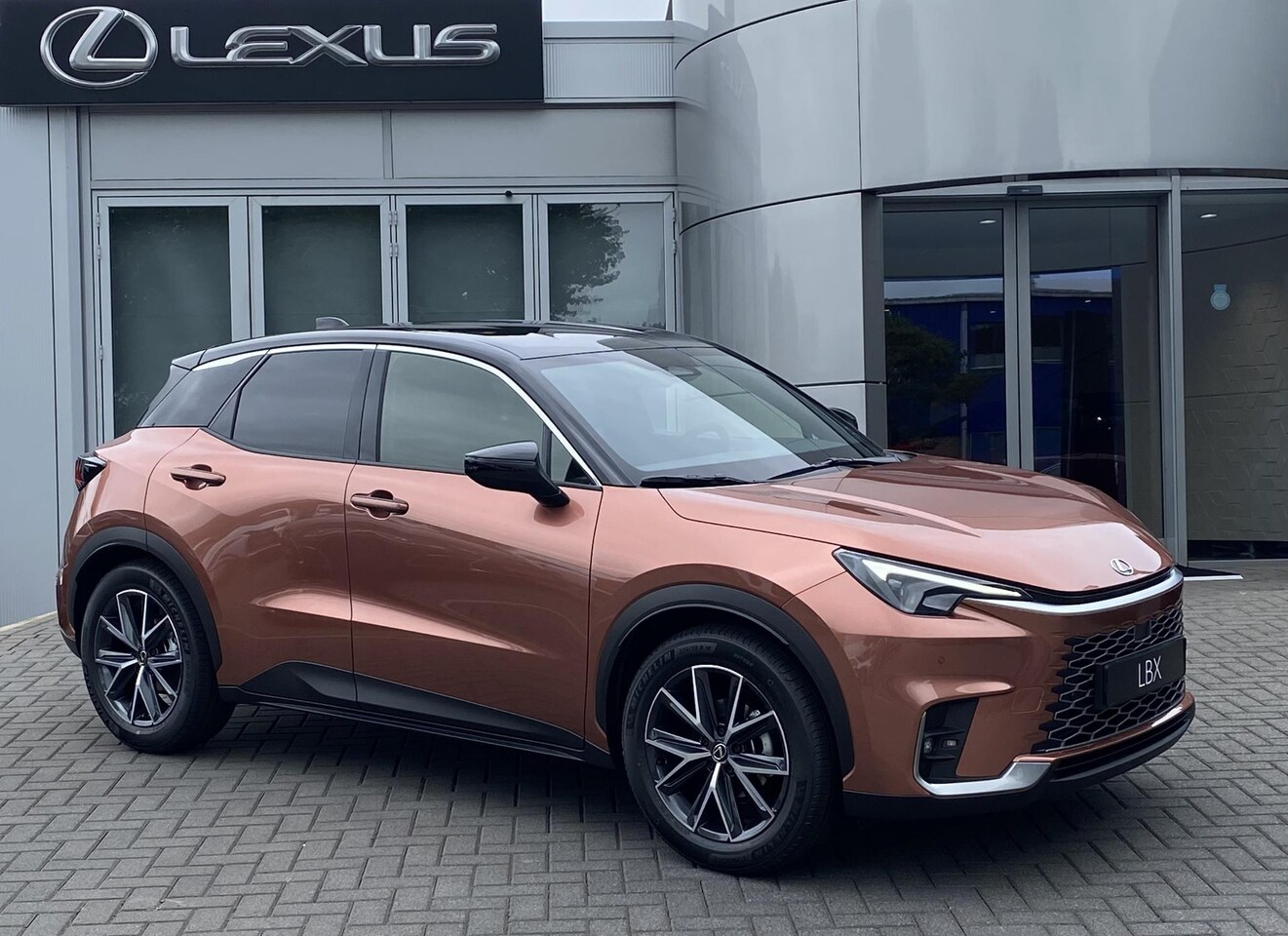 Lexus LBX - Emotion 2WD DIRECT LEVERBAAR PREMIUM PACK STOELVERW FULL-LED KEYLESS STOELVERW STUURVERW - AutoWereld.nl