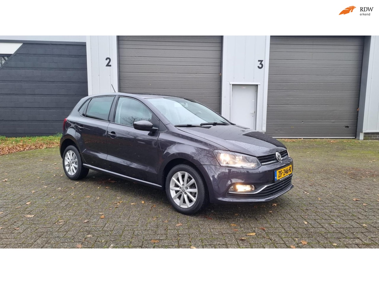 Volkswagen Polo - 1.0 EURO 6 5 DEURS 2015 64000KM AIRCO NAVI CARPLAY - AutoWereld.nl