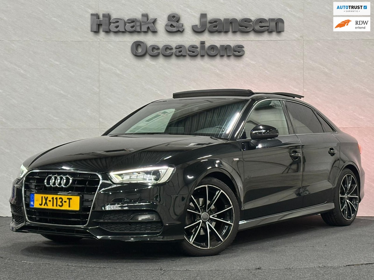 Audi A3 Limousine - 1.4 TFSI CoD S-Tronic S-Line Pano - AutoWereld.nl