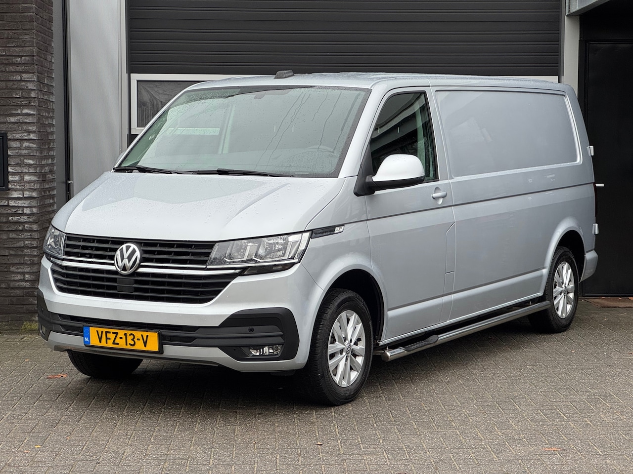 Volkswagen Transporter - 2.0 TDI DSG L2H3 28 Highline Navi, Camera, Stoelverwarming, NAP - AutoWereld.nl