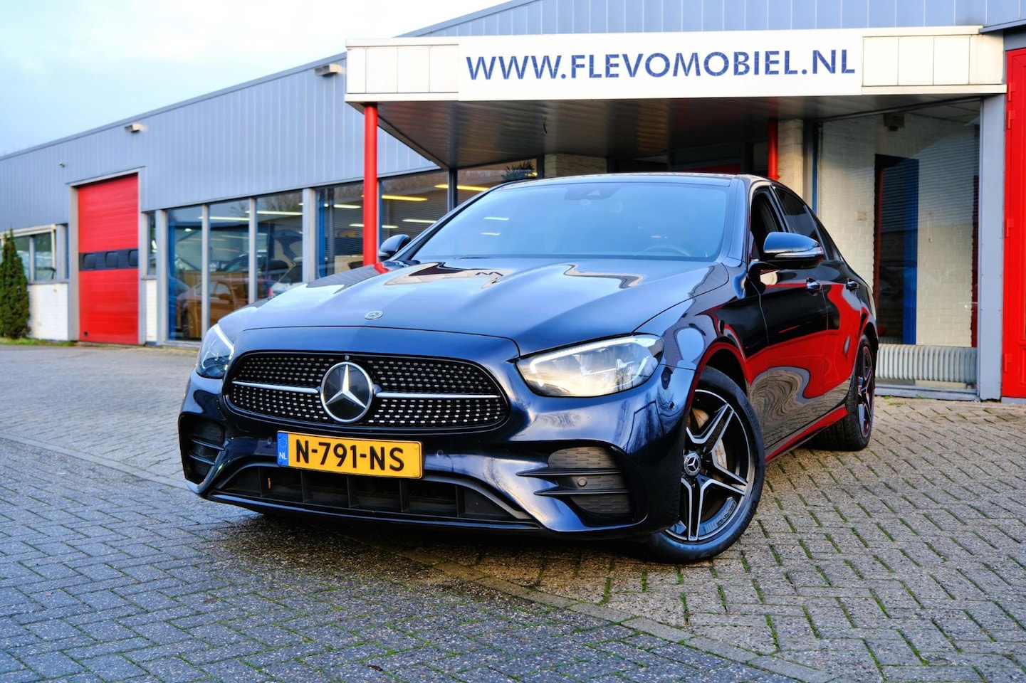 Mercedes-Benz E-klasse - 300 e Business Solution AMG Aut. Pano|1e Eig|Leder|LMV|Cam - AutoWereld.nl