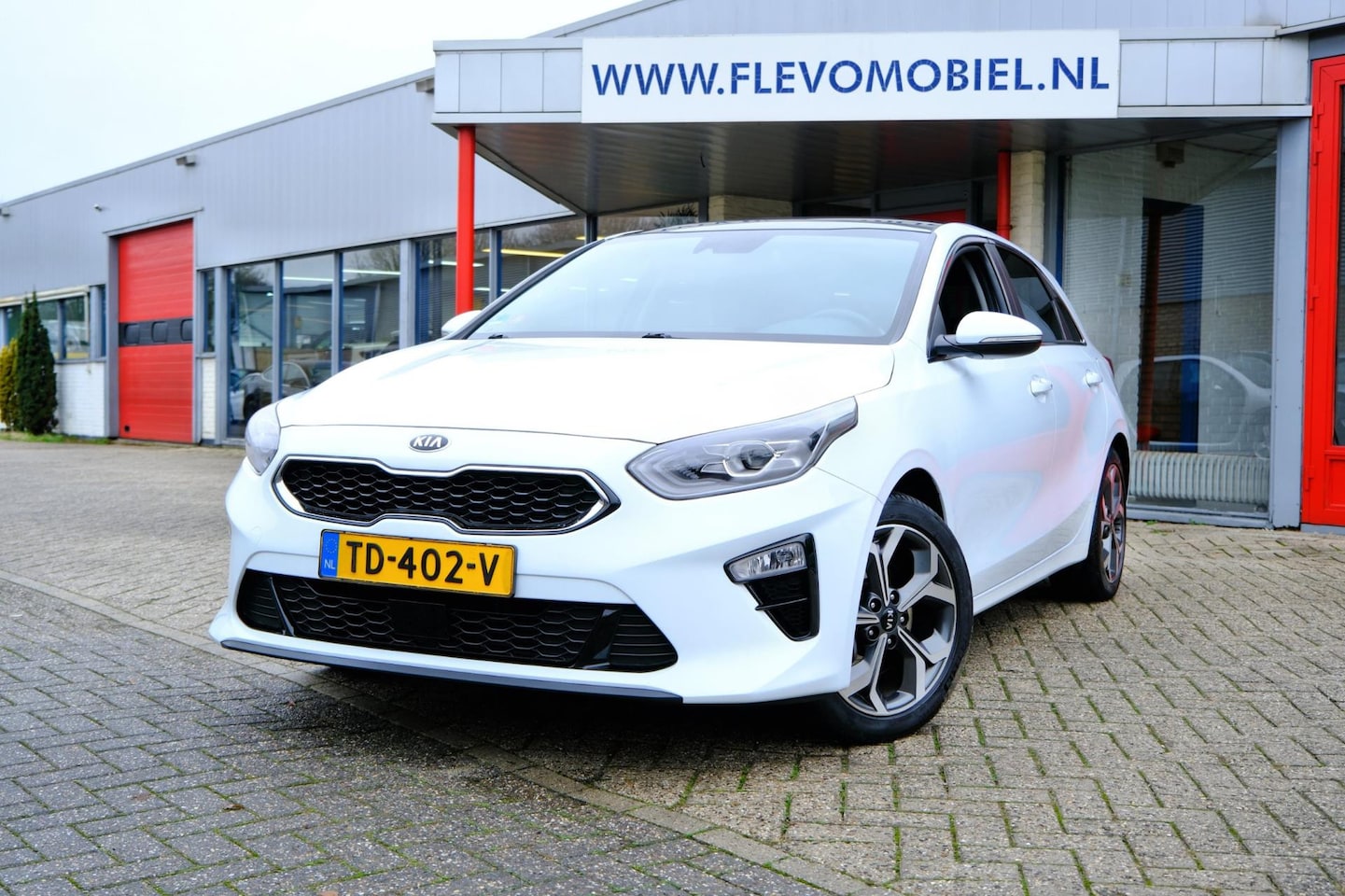Kia Cee'd - Ceed 1.4 T-GDi ExecutiveLine Pano|Leder|Navi|Cam|CarPlay|Enz! - AutoWereld.nl
