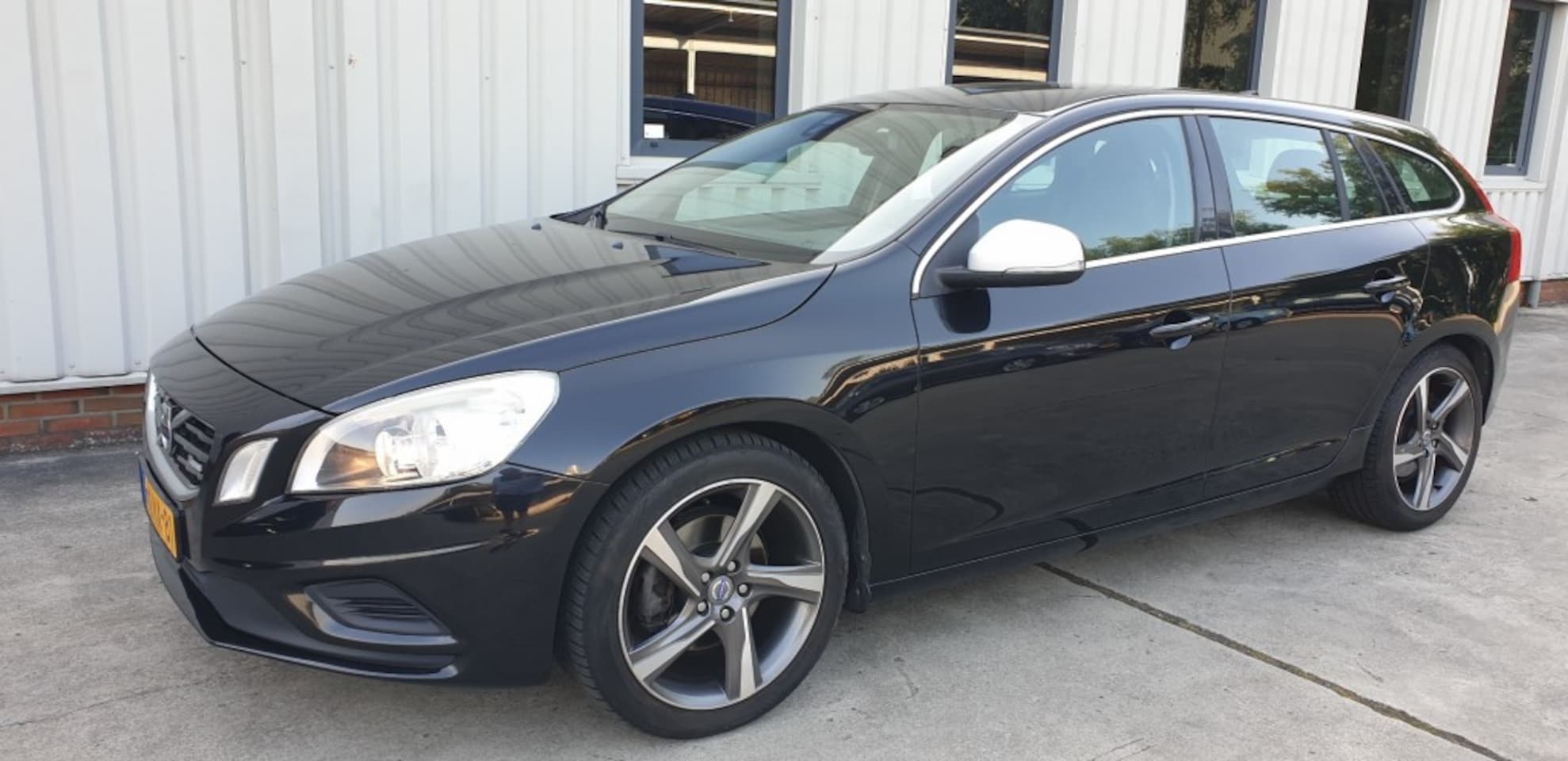 Volvo V60 - 1.6 T3 R-DESIGN  Automaat - AutoWereld.nl